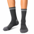 Calze sportive 43-46 in maglia grigio scuro con righe sportive